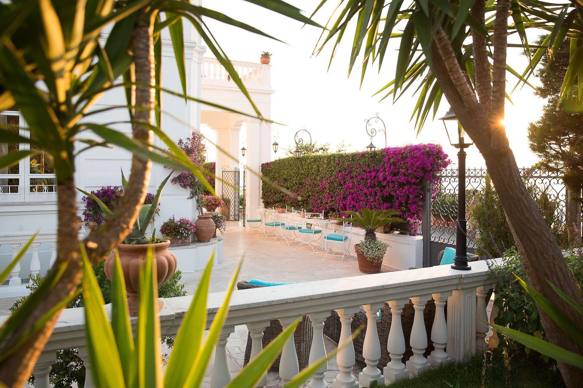 Hotel Villa Garden Сант'Анджелло Экстерьер фото